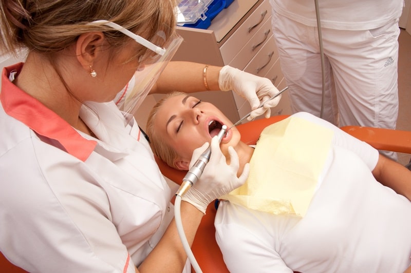 darmowe leczenie zwichniętego zęba