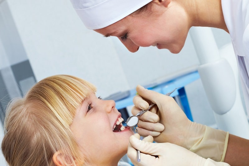 leczenie stomatologiczne uczniów